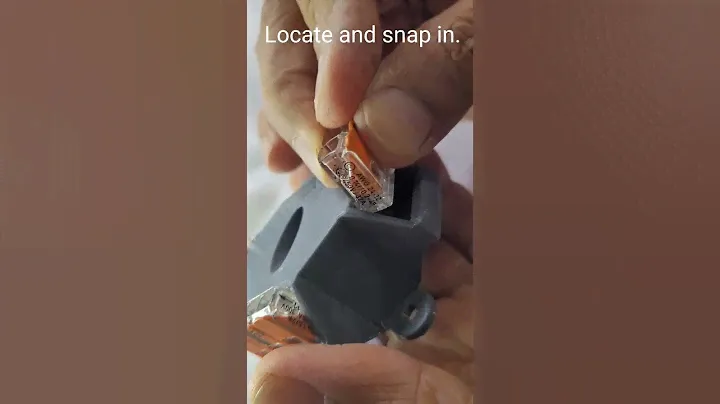 Inserting Wago 221 into the 3way Wago terminal block #engineering #wago #3dprinting #3dprintedtools